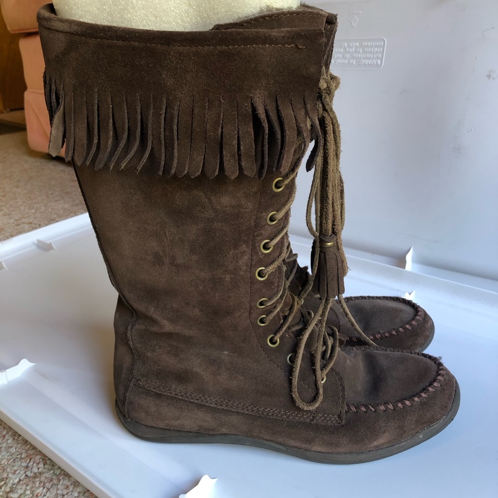 Suede L.L.Bean brown moccasin boots. Lace up, side zipper, warm lining. Size 9.5